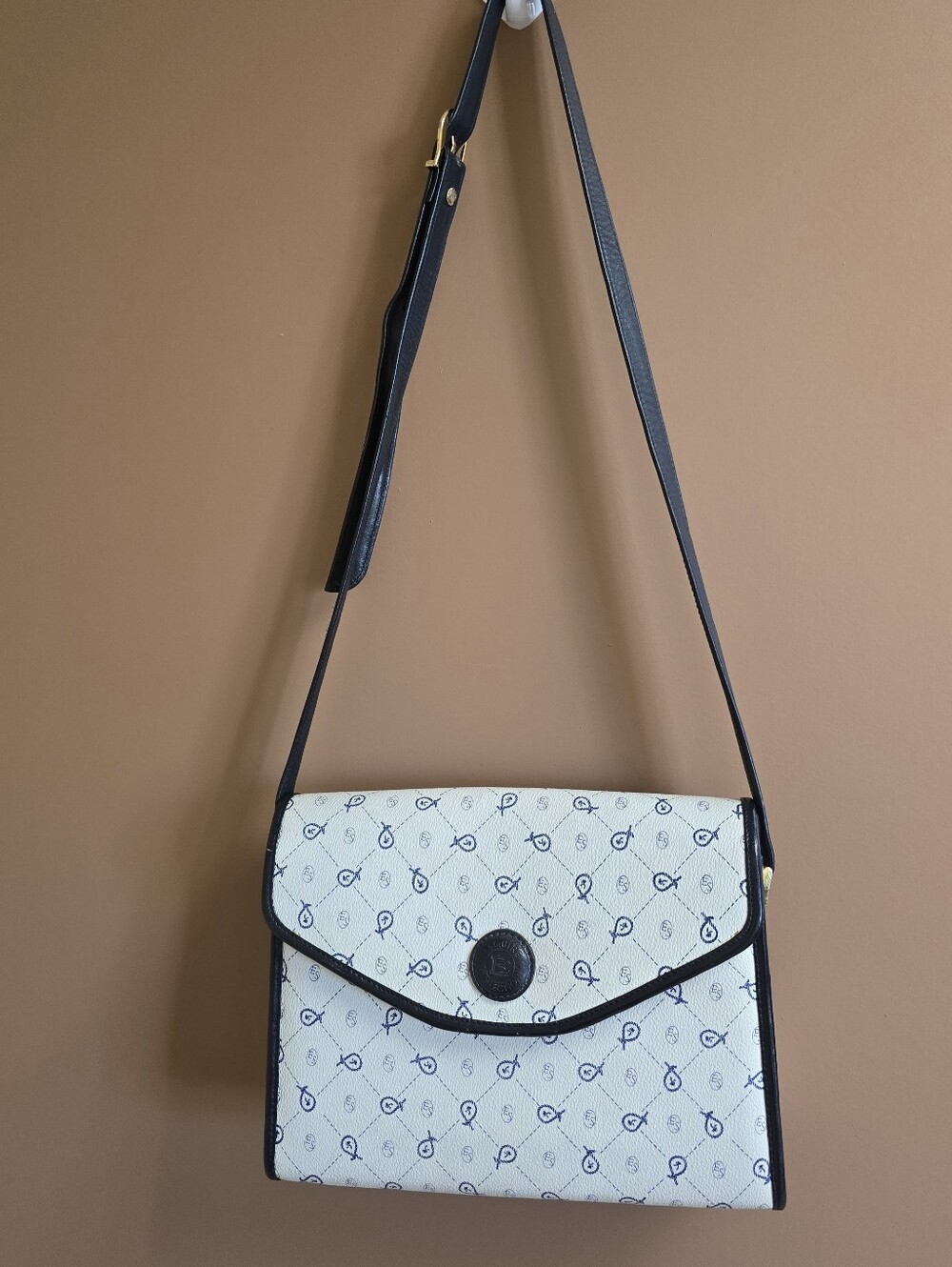 VTG Esquire Collection Cream Monogram Crossbody Flap Bag - Excellent Condition - Picture 2 of 13